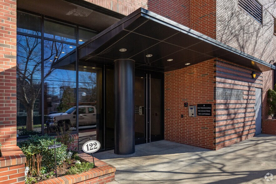 More Photos Of 323 W Jones St, Raleigh Apartments For Lease