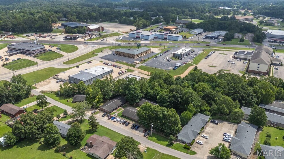 More Photos Of 2733 Holly Trl, Poplar Bluff Apartments For Sale