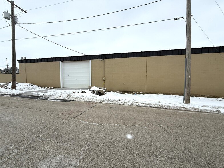 More Photos Of 151 Ferris st, Galesburg Industrial For Sale