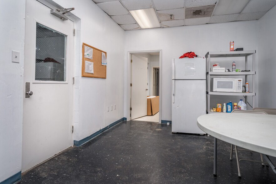More Photos Of 1664 Sharon Rd, Washington Warehouse For Sale