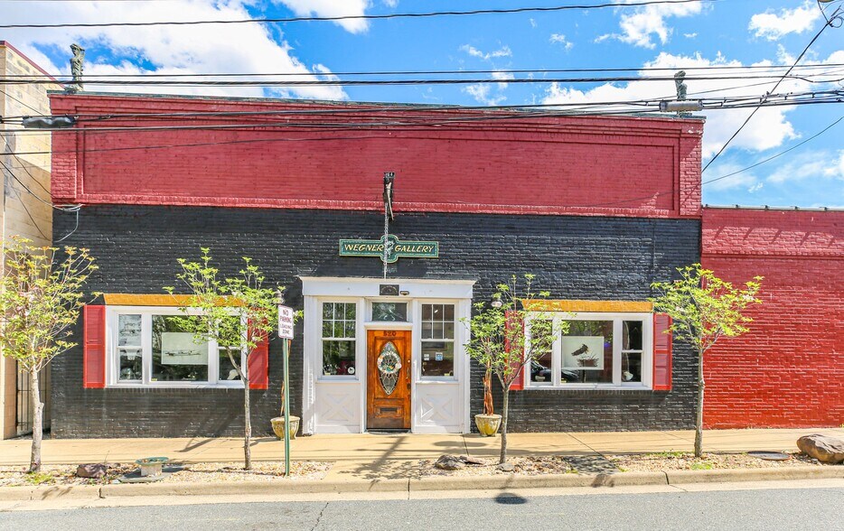 Primary Photo Of 520 Wolfe St, Fredericksburg Storefront For Sale