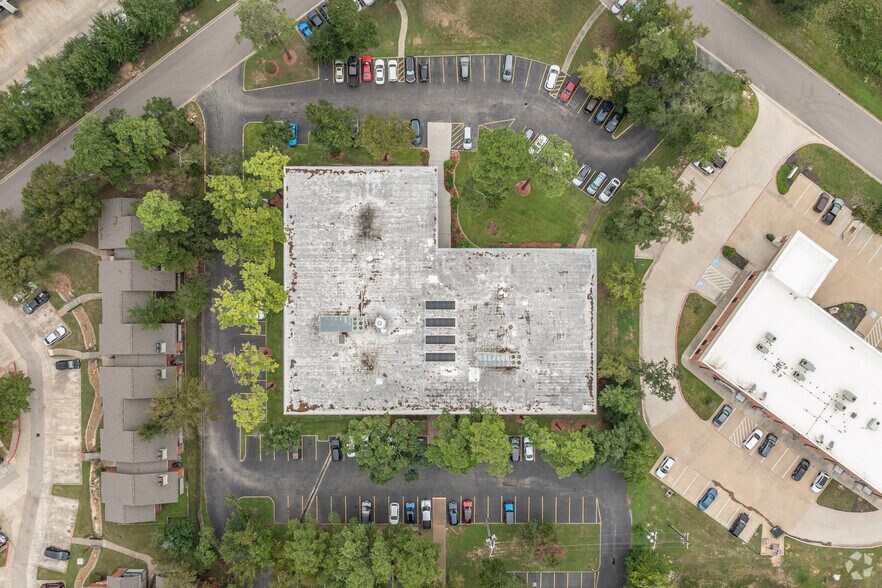 More Photos Of 333 N Rivershire Dr, Conroe Office For Lease