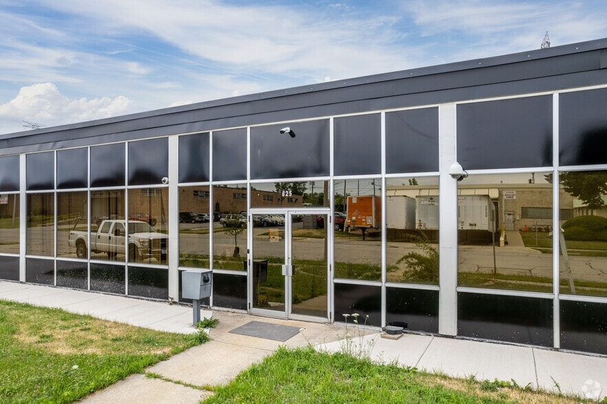 Primary Photo Of 625 Factory Rd, Addison Warehouse For Sale