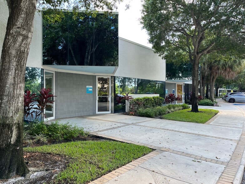 More Photos Of 7800 Peters Rd, Plantation Unknown For Lease