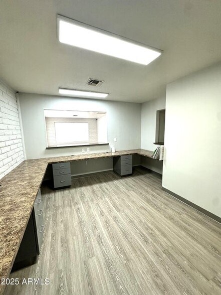 More Photos Of 600 E University Dr, Mesa Medical For Lease