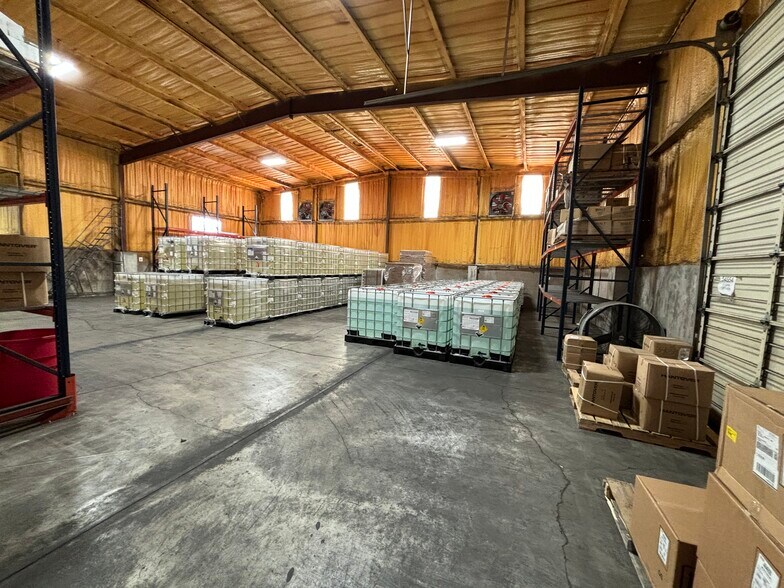 More Photos Of 1304 Rath Ave, Dodge City Distribution For Sale