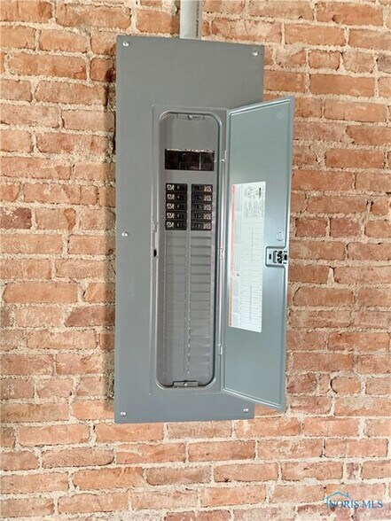 More Photos Of 123 N Michigan Ave, Edgerton Storefront Retail Office For Sale