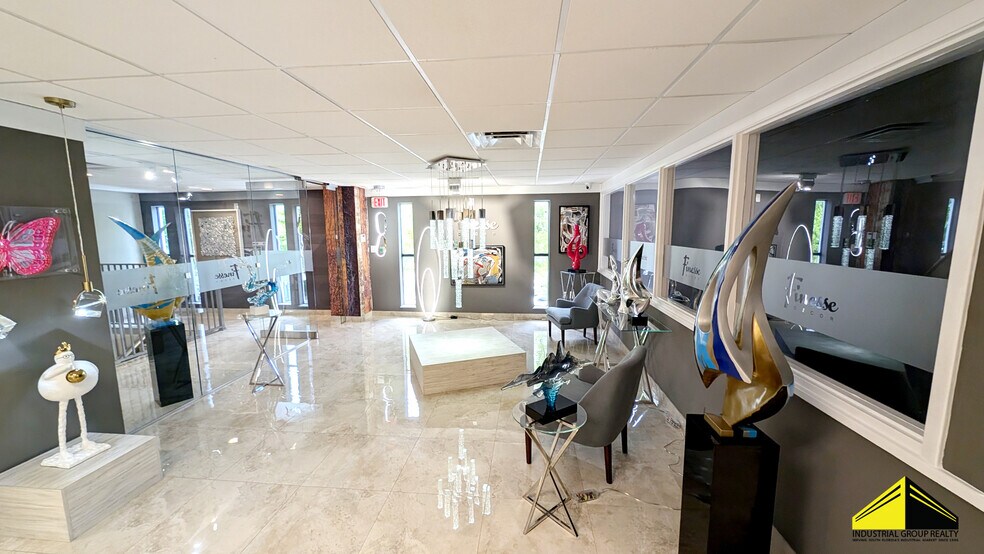 More Photos Of 2741 W 76th St, Hialeah Warehouse For Lease