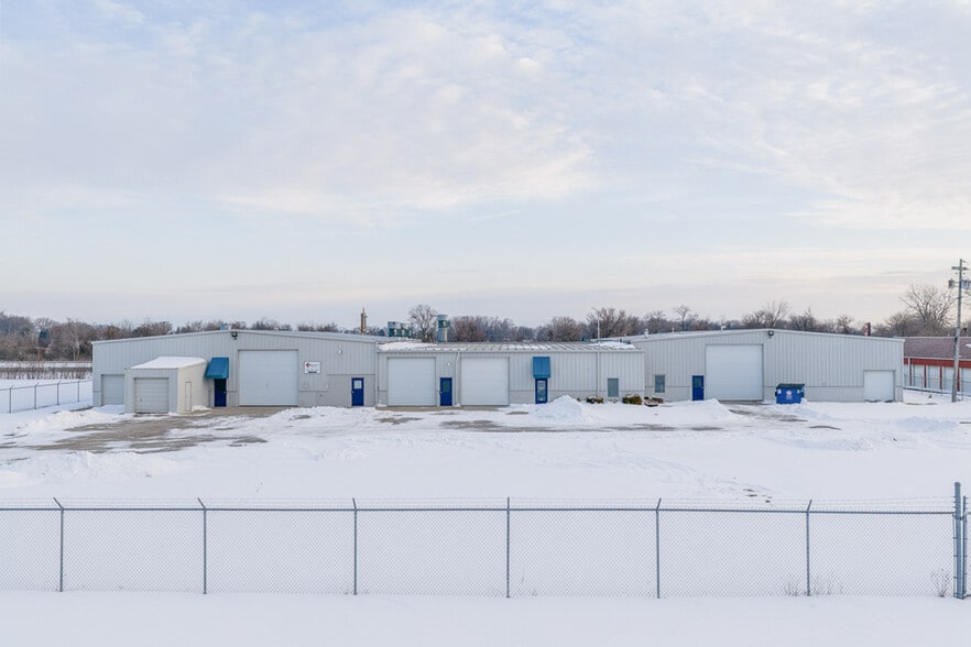 More Photos Of 1805-1811 Sawmill Pky, Huron Warehouse For Sale