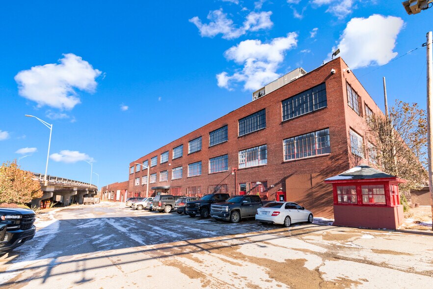 More Photos Of 1305 S Cedar St, Lansing Warehouse For Sale