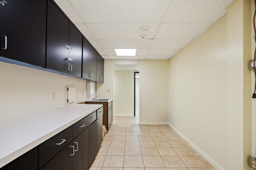 More Photos Of 1111 W Town and Country Rd, Orange Business Park For Lease