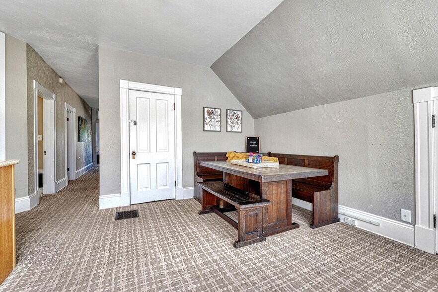 More Photos Of 6 Boulder Crescent St, Colorado Springs Hotel For Sale