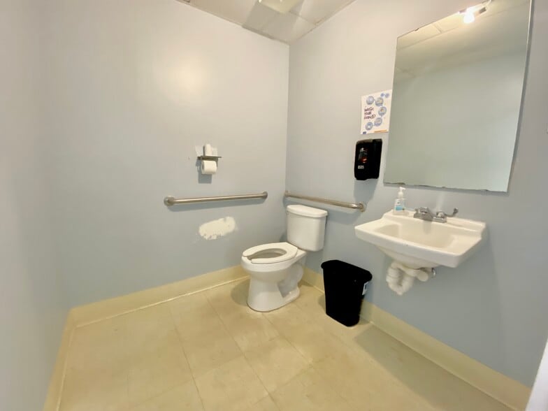 More Photos Of 1200 N Central Ave, Kissimmee Office For Lease