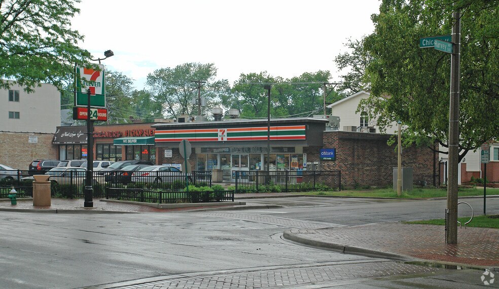More Photos Of 240 Chicago Ave, Oak Park Convenience Store For Sale