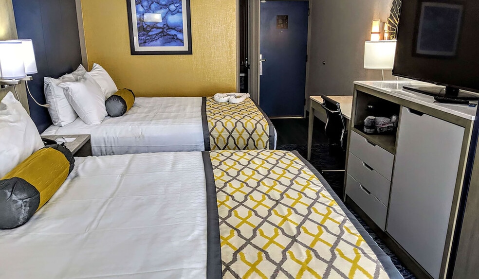More Photos Of 604 1/2 Iaa Dr, Bloomington Hotel For Sale