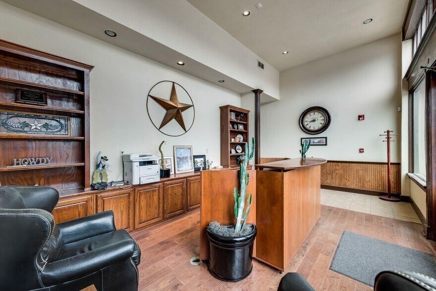 More Photos Of 114 E Main St, Waxahachie Office For Lease