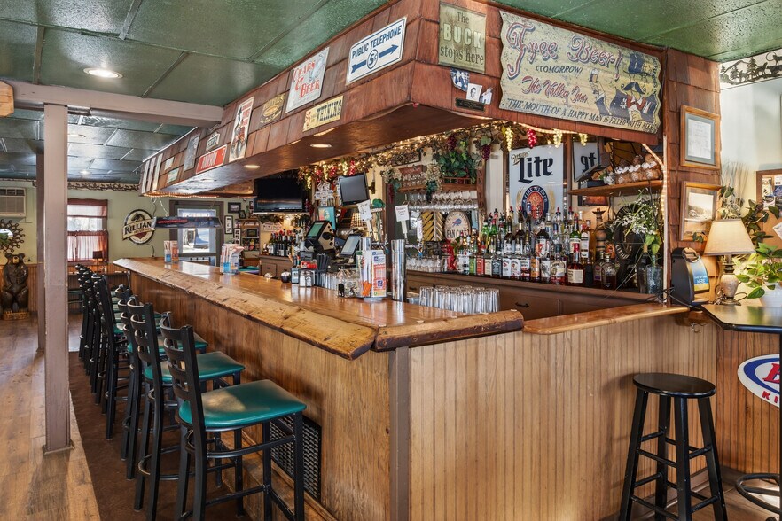 More Photos Of 2862 Guyanoga Rd, Branchport General Retail For Sale