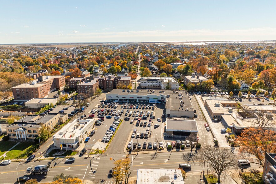More Photos Of 175 W Merrick Rd, Freeport General Retail For Lease