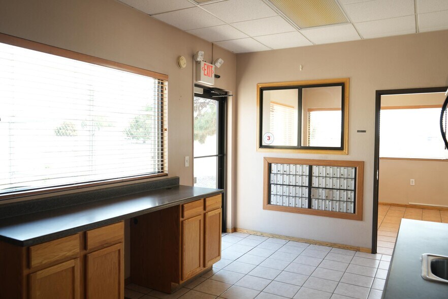 More Photos Of 1833 E Platteville Blvd, Pueblo West Flex For Lease