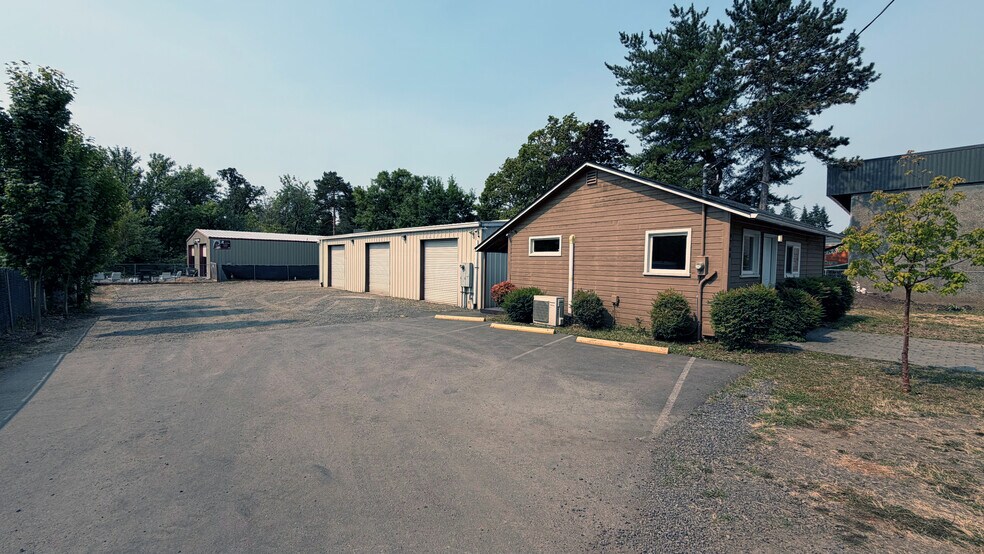 More Photos Of 9760 SW Tigard St, Tigard Light Manufacturing For Lease