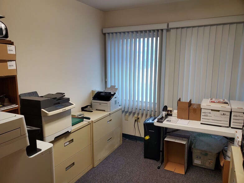 More Photos Of 7857 Enon Dr, Hollins Medical For Sale