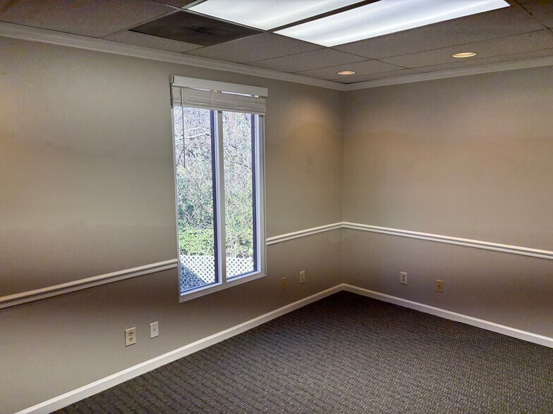 More Photos Of 2313 Market Pl, Huntsville Office For Sale