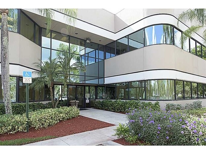 More Photos Of 440 Sawgrass Corporate Pky, Sunrise Office For Sale