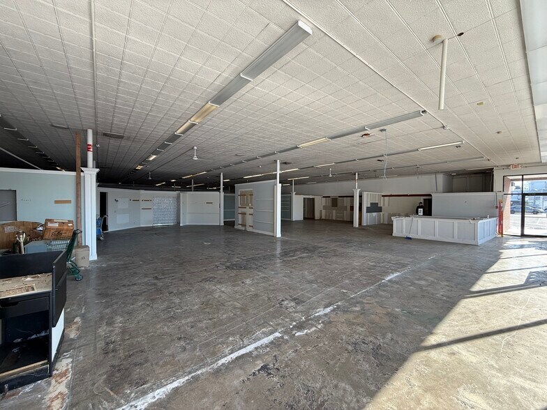 More Photos Of 98 Main St, Westerly General Retail For Lease