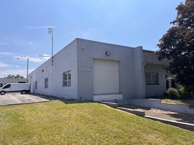 Primary Photo Of 14300 Industrial Ave N, Maple Heights Manufacturing For Lease