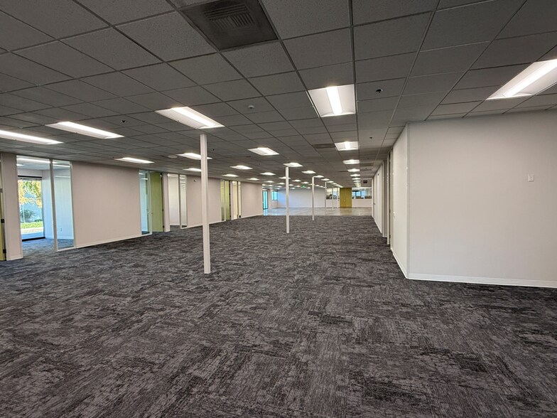 More Photos Of 480-484 Oakmead Pky, Sunnyvale Research And Development For Lease