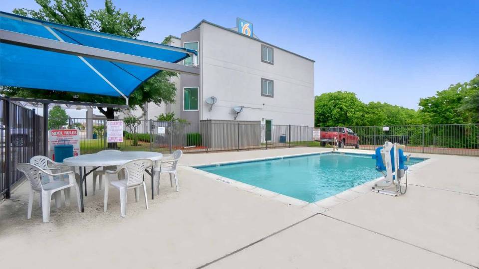 More Photos Of 8601 Benbrook Blvd, Benbrook Hotel For Sale