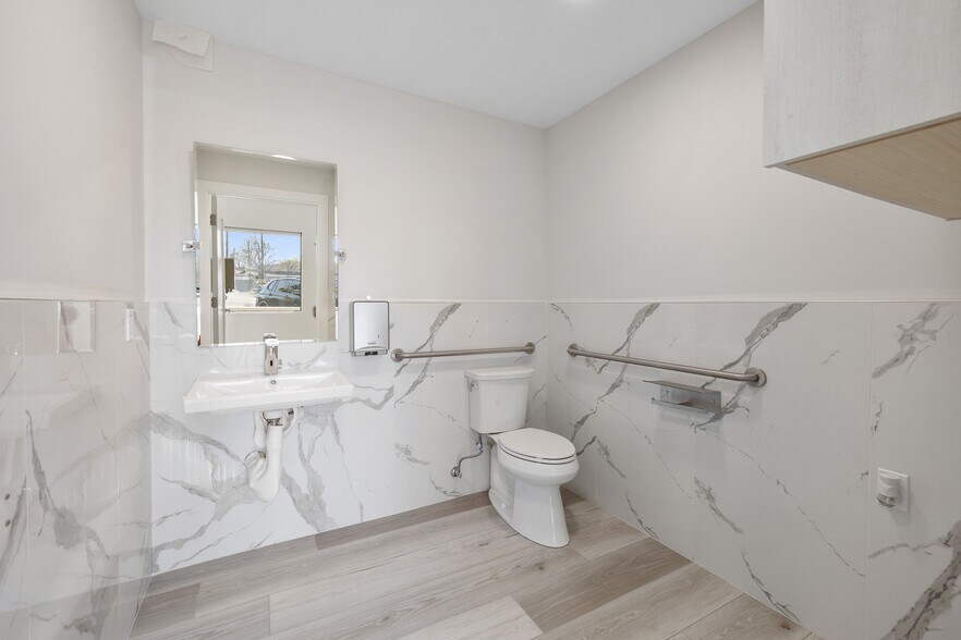 More Photos Of 121-123 S Victory Blvd, Burbank Storefront Retail Office For Sale