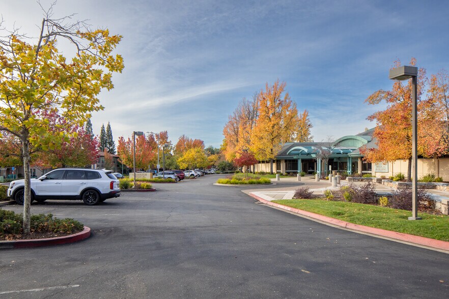 More Photos Of 1561 Creekside Dr, Folsom Medical For Lease