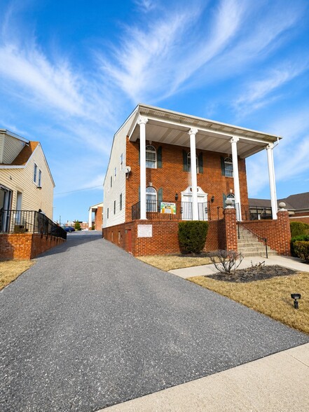 More Photos Of 7544 Holabird Ave, Dundalk Office For Sale