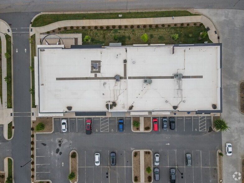 More Photos Of 129 Mecklynn Rd, Mooresville General Retail For Lease