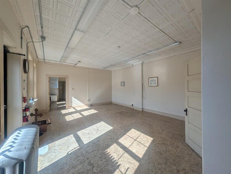 More Photos Of 16 Central st, Claremont Specialty For Sale