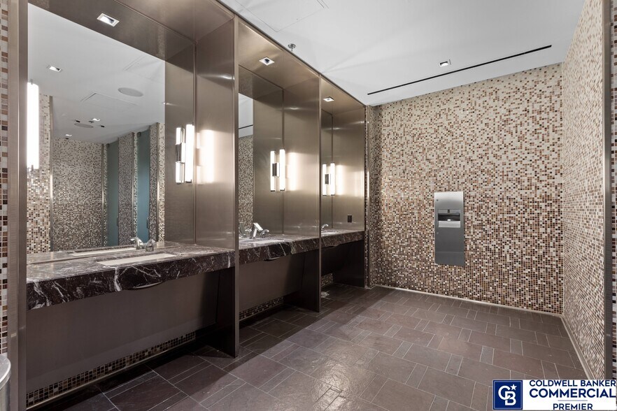 More Photos Of 4381 W Flamingo Rd, Las Vegas Hotel For Lease