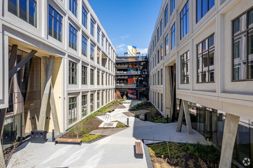 More Photos Of 3232 E Cesar Chavez St, Austin Office For Lease