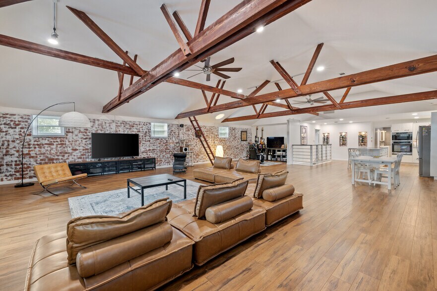 More Photos Of 3100 S Adams St, Tallahassee Storefront Retail Residential For Sale