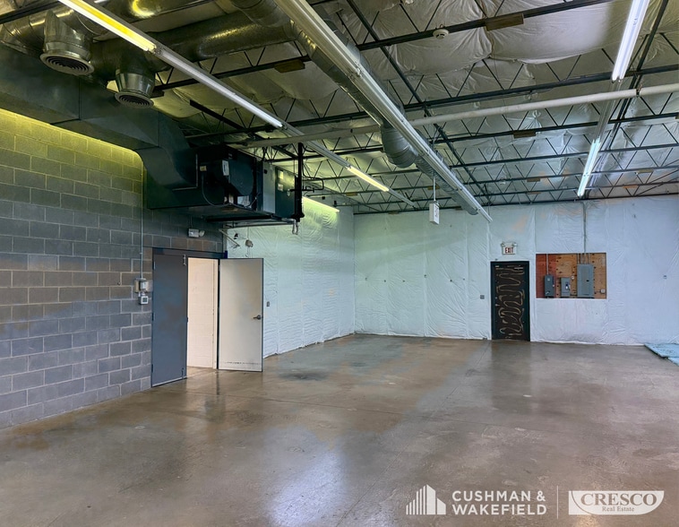 More Photos Of 5970 Cochran Rd, Solon Office For Lease