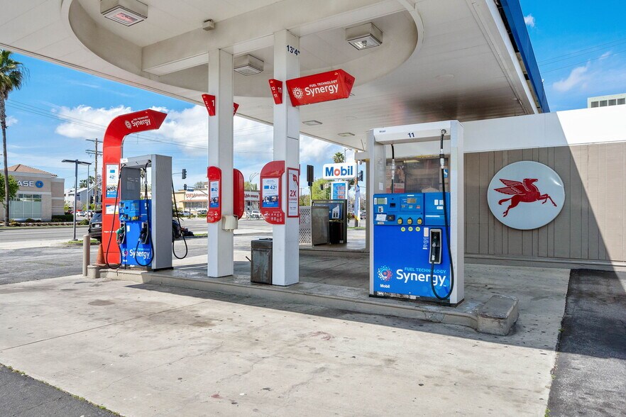 More Photos Of 5560 Van Nuys Blvd, Sherman Oaks Service Station For Sale