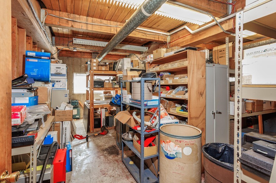 More Photos Of 835 SE 17th Ave, Portland Office For Sale