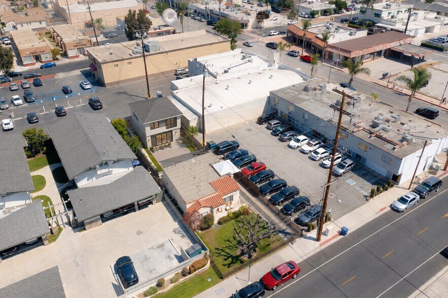 More Photos Of 17047 17047 Bellflower Blvd & 9747 Park St blvd, Bellflower General Retail For Sale