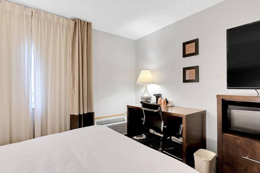 More Photos Of 5558 Lee Hwy, Atkins Hotel For Sale