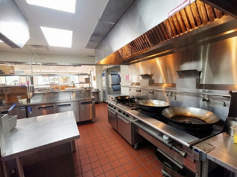 More Photos Of 5854 Highway 6 N, Houston Freestanding For Lease