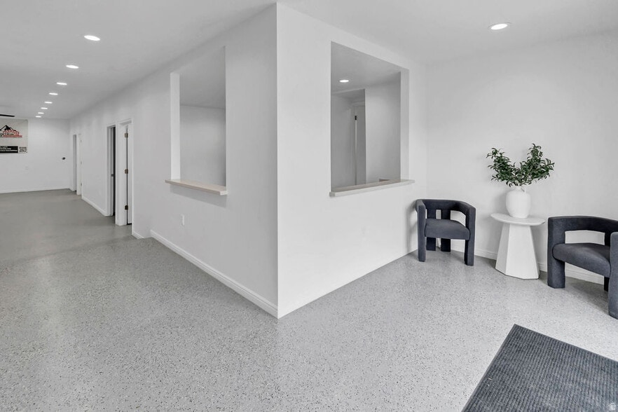 More Photos Of 46 S Center St, Elsinore Industrial For Sale