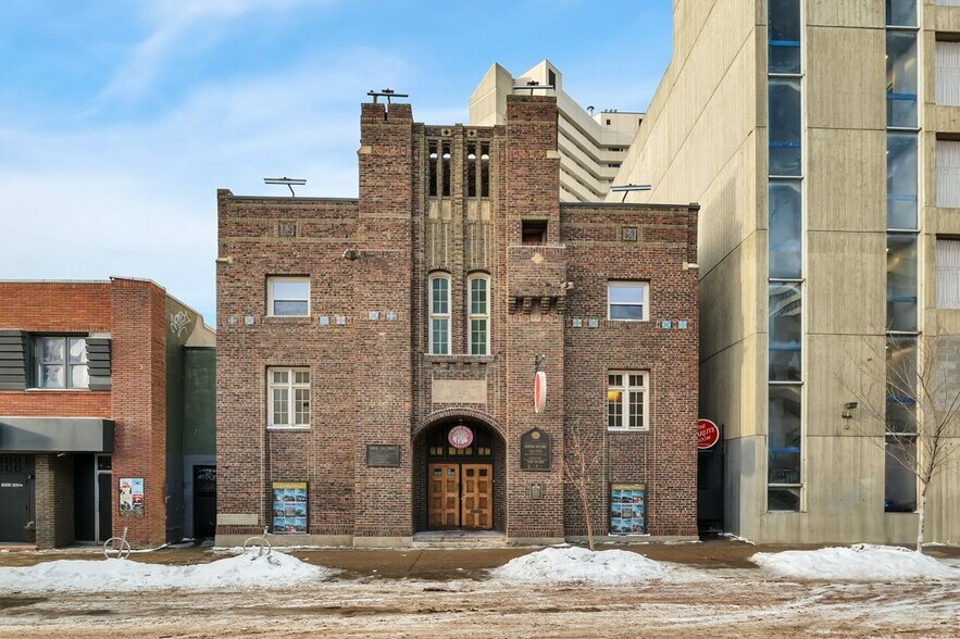 More Photos Of 10030 102nd St NW, Edmonton Bar For Sale