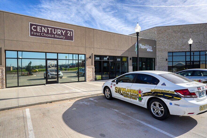 More Photos Of 13002-13070 Commerce St., Elgin Storefront Retail Office For Sale