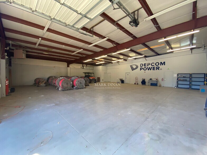 More Photos Of 2148 Pelham Pky, Pelham Flex For Lease