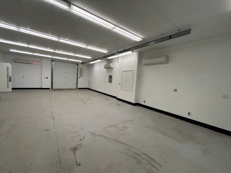 More Photos Of 12-14 Crosby Rd, Dover Light Distribution For Lease